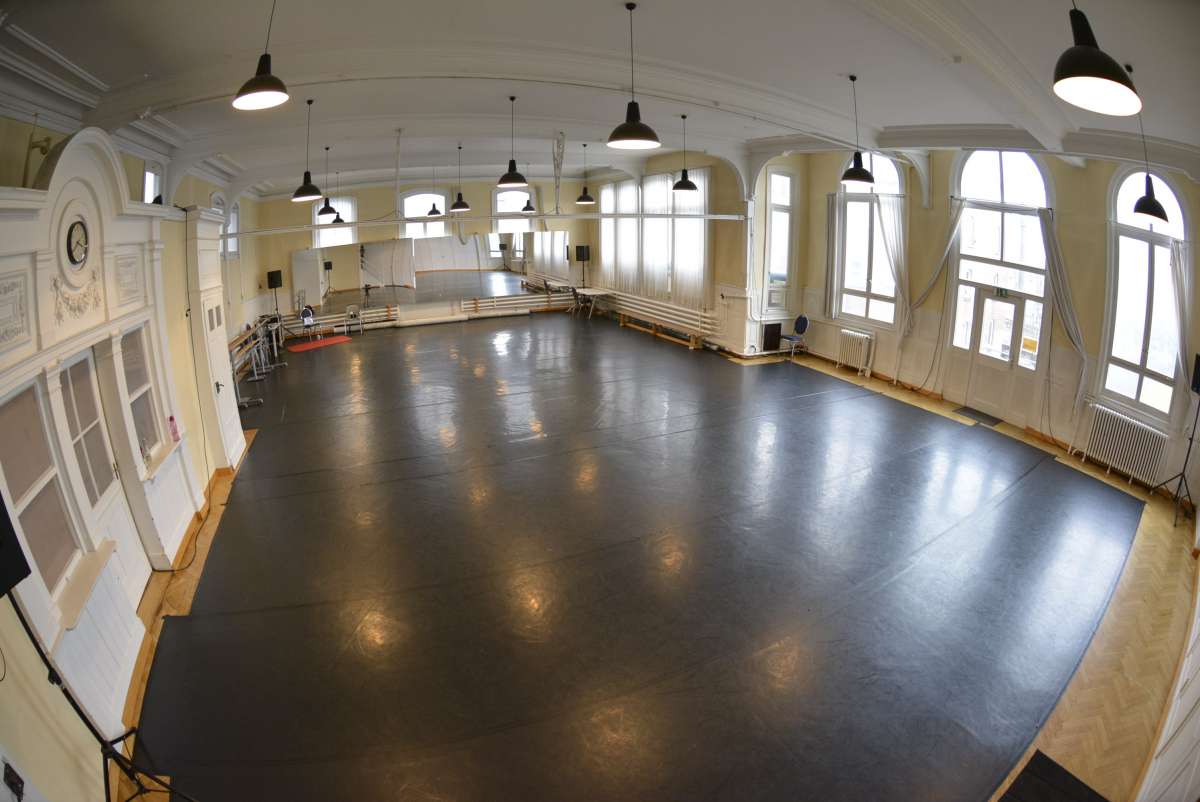 The heritage-protected dance space at Tunnelstr.