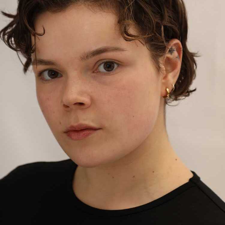 Mona Bunoza &copy; © Stefanie Sauer