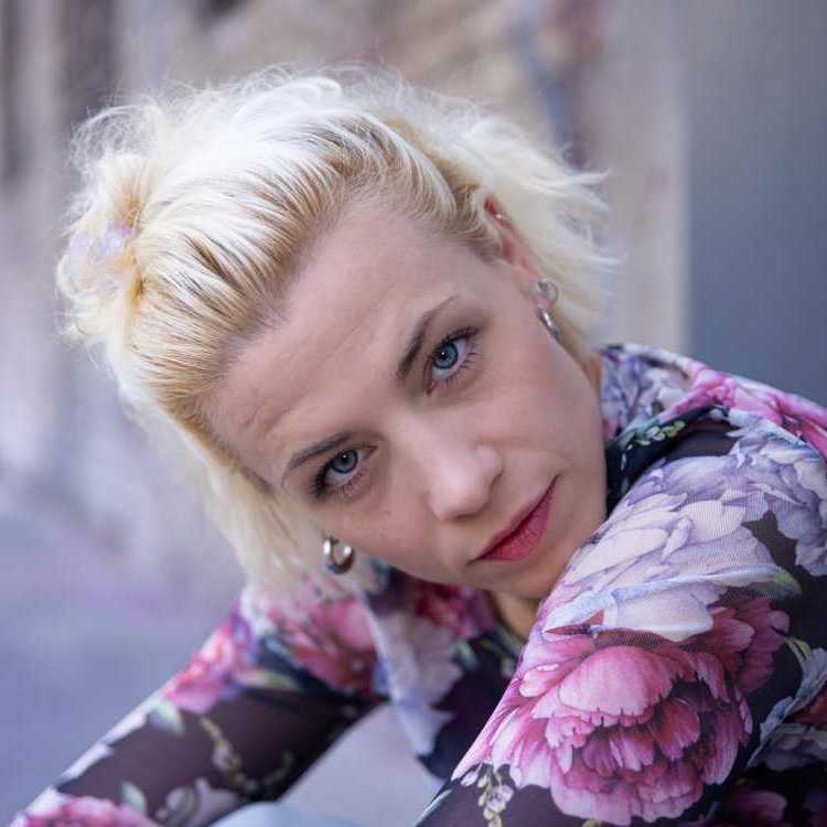 Stephanie Roser &copy;  Mayra Wallraff