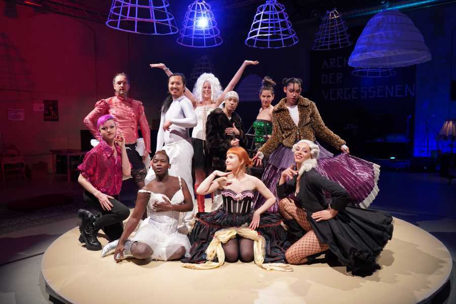 HOUSE OF CRINOLINE